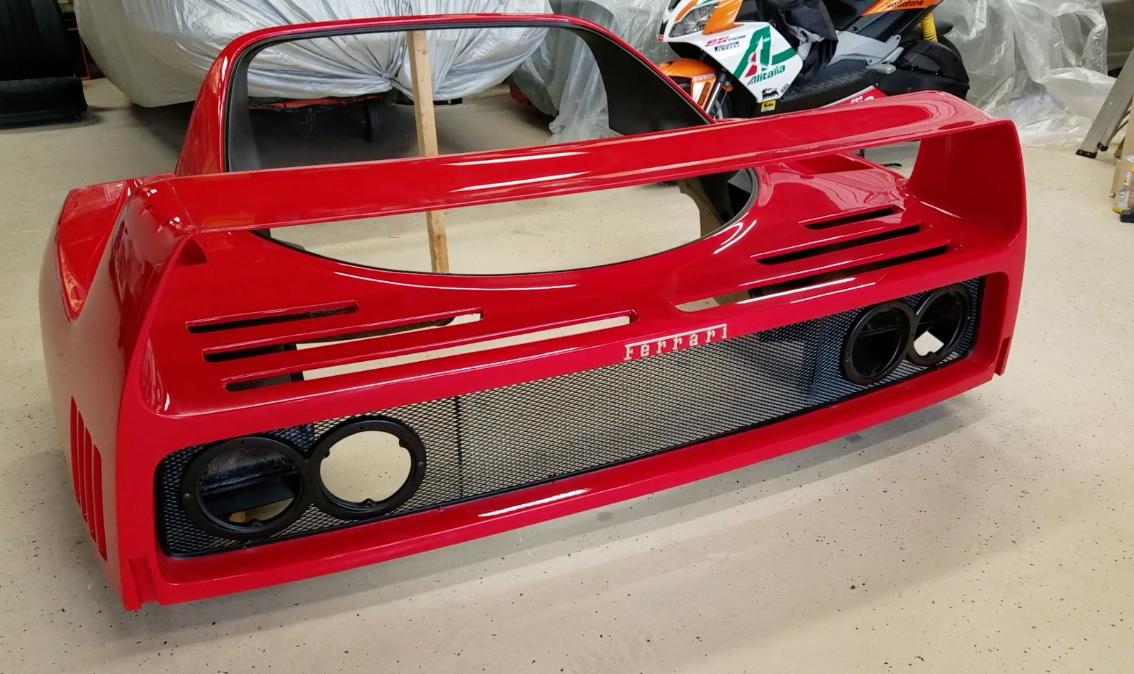 Ferrari F40 Rear Bonnet OEM With Wing and rear Grill